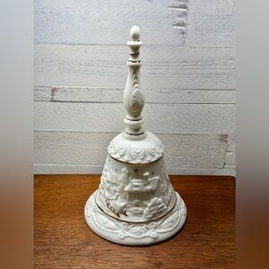 HOME TRENDS, CHRISTMAS DINNER BELL. MADE OF JADE PORCELAIN WITH GOLD DETAILS.